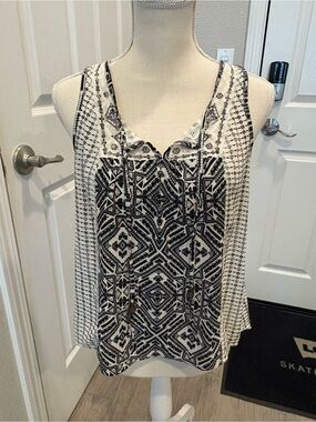 Rewind Black & White Geometric Print Sleeveless Camisole
